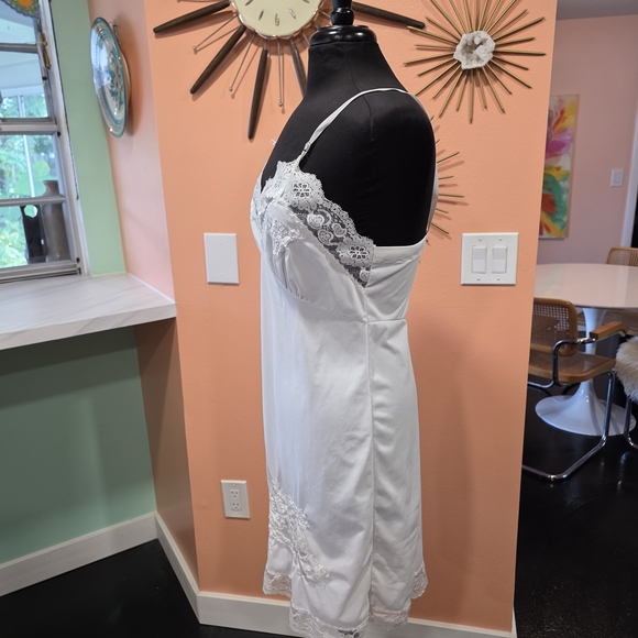 Vintage 80s Slip 38 Isis Cream Lace Chemise Feminine Lace Satin Coquette - Picture 8 of 16